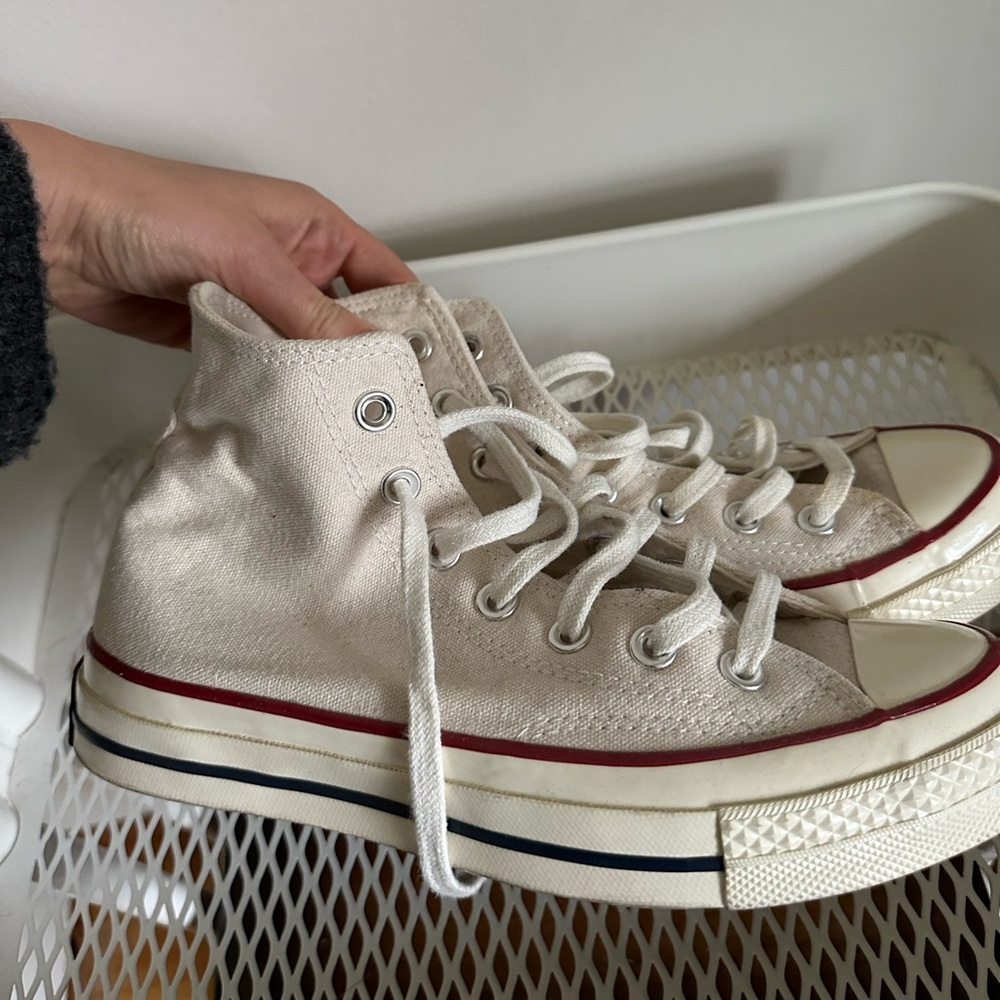 CONVERSE HIGH TOP SHOES